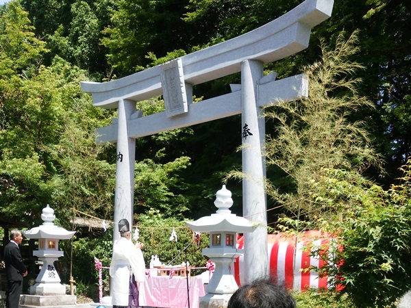 神田神社　鳥居再建竣工祭が行われました。